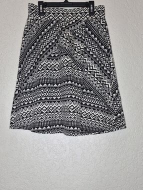 Studio 253 Geometric Print Skirt Size Medium